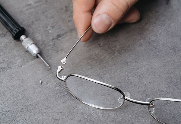 optica-medicala-sanpetru-optica-medicala-sanpetru-montaj-lentile-in-rame-sanpetru-motat-lentile-ochelari-sanpetru